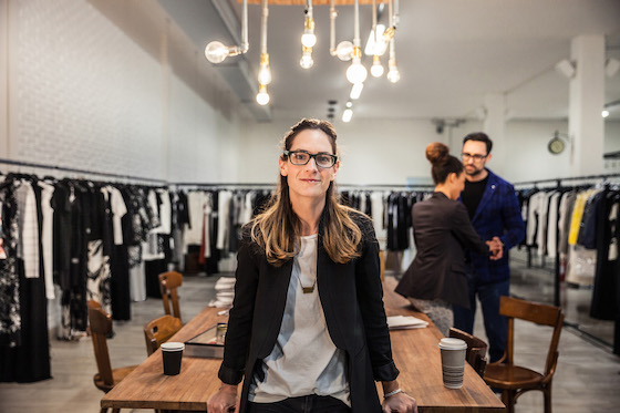 New Business clothing store, owner and team. Three people team working on new arrivals in the warehouse. Föhlisch & Dreyer - Unternehmensgründung