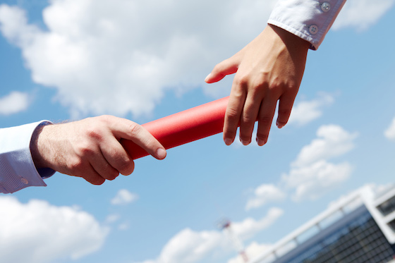 Photo of business people hands passing baton during marathon Föhlisch & Dreyer - Nachfolge